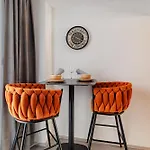 Deluxe Design * ديبريتْسين