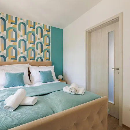 Deluxe Design Debreţin