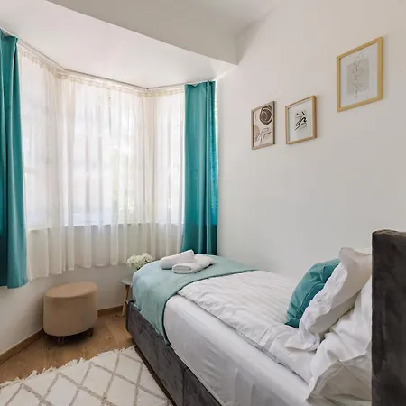 Deluxe Design * Debreţin